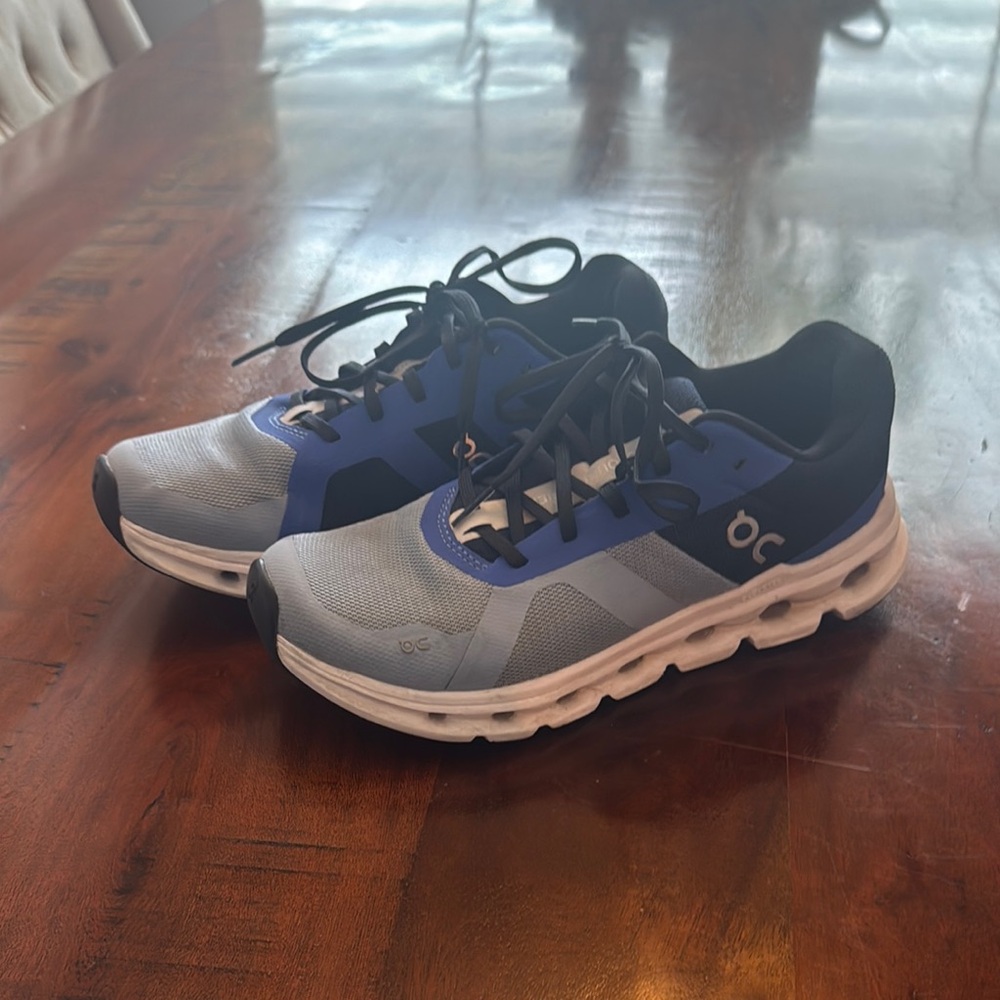 OnCloud Running Dual-Tone Athletic Shoes
